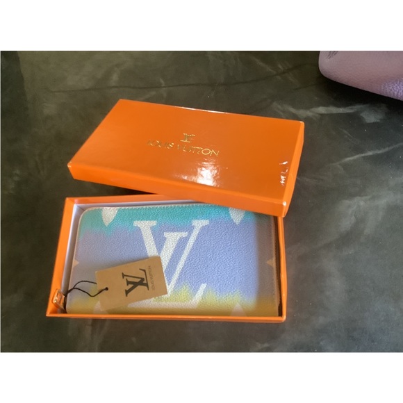 Pastel Logo Accordion Wallet - Picture 4 of 5